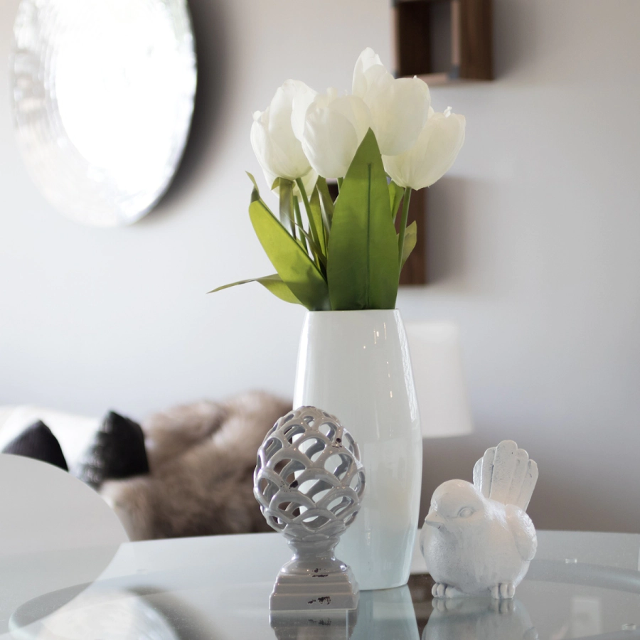 staging of a house with beige sofas